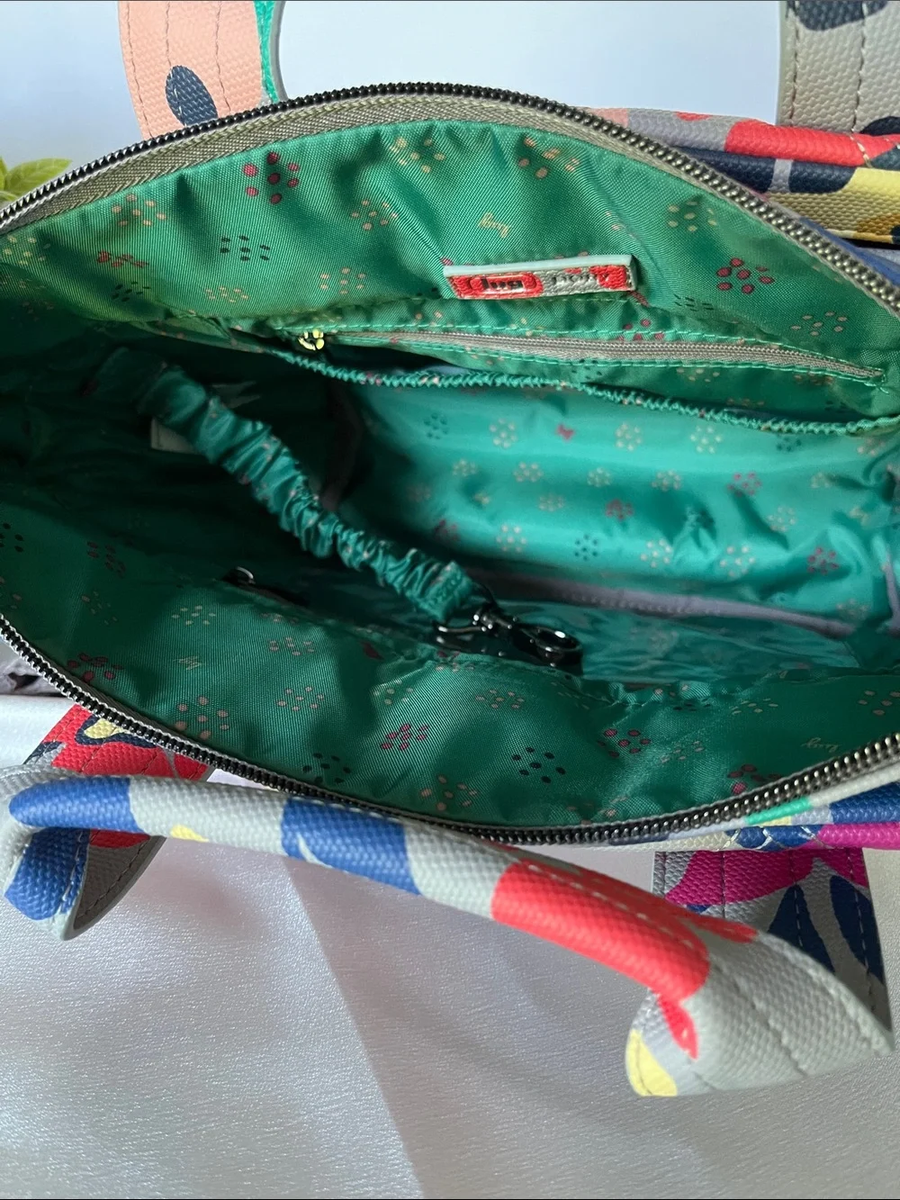 LUG - ** NWOT ** - Dory Matte Luxe VL Crossbody Bag in Wildflower Multi - Picture 6 of 8